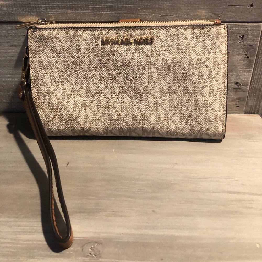 Michael Kors Jet Set Travel Double Zip Wristlet